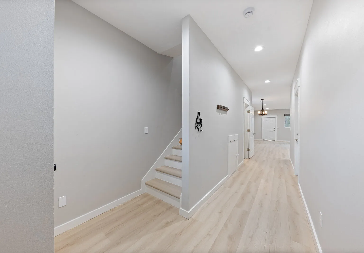 3 bed, 2.5 bath, 1800 sqft, $2,700 — Photo 3