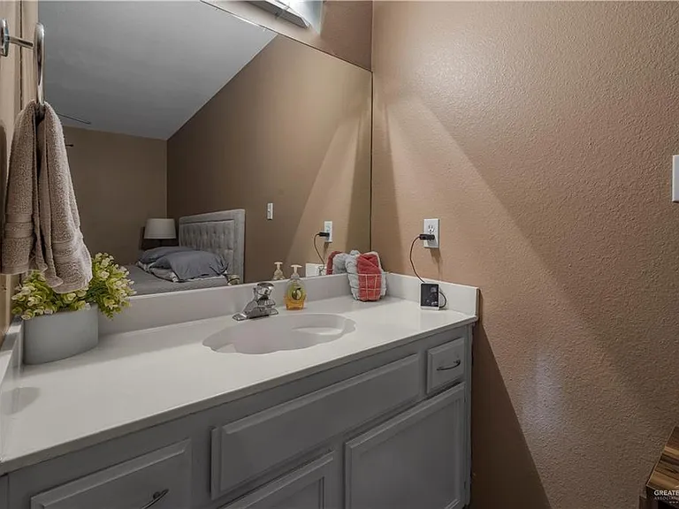 1804 Oasis Ave — Photo 13