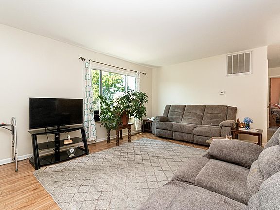 3rd image of 1108 Cove Dr #218-D