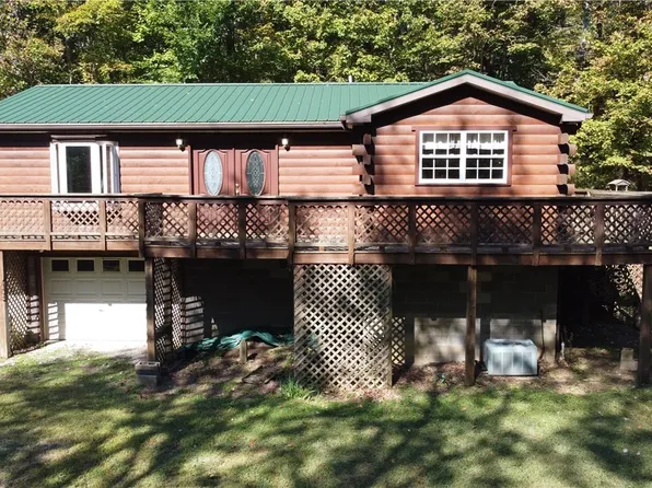 33 Athens Dr, New Cumberland, WV 26047
