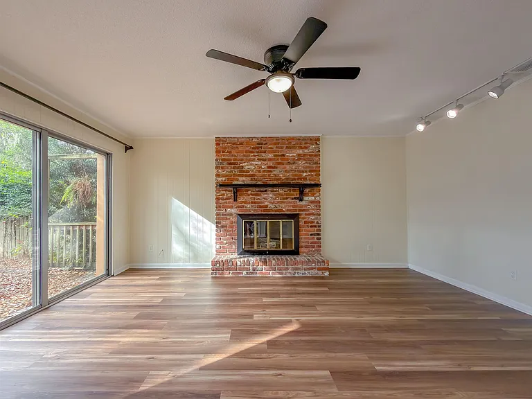 307 Sweetbriar Dr — Photo 11