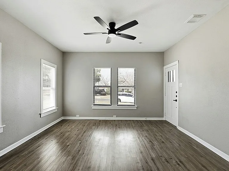1230 Hammond Ave — Photo 7