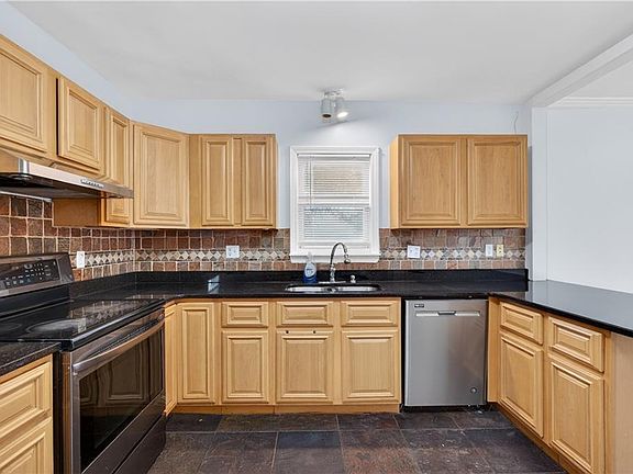 4th image of 51 Klondike St