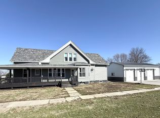 109 E West St, Oneida, IL 61467