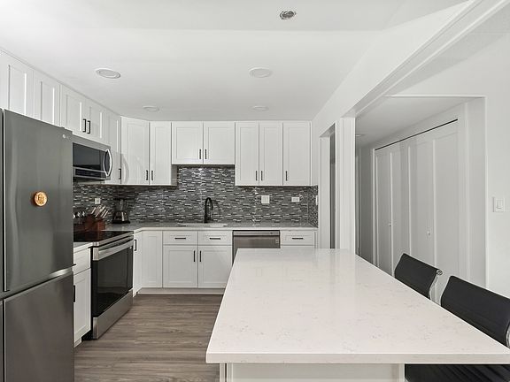 4th image of 375 Plum Creek Dr APT 301