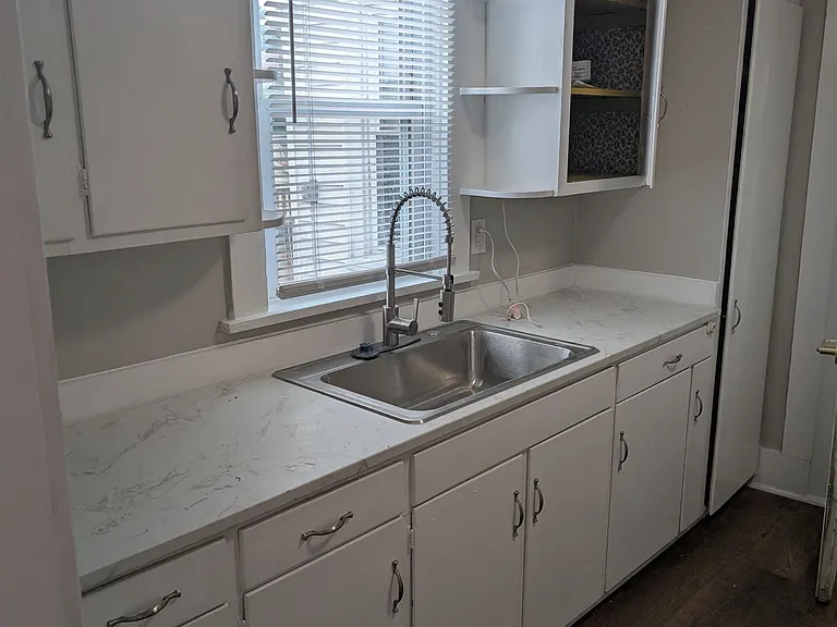 709 E 22nd St #3 — Photo 11
