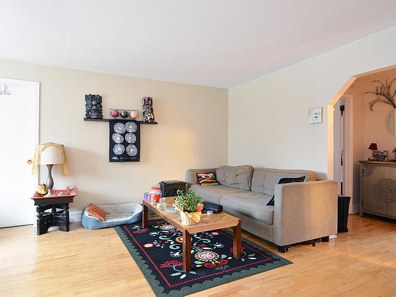 3rd image of 2890 Irving Ave S #2
