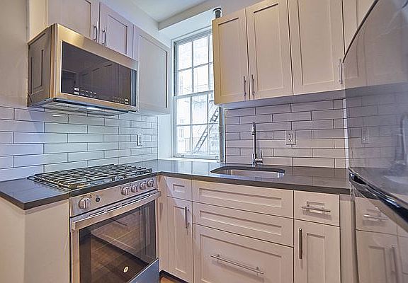 3rd image of 316 E 92nd St APT 5RE