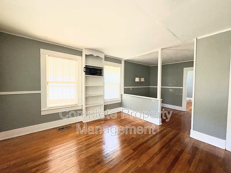 3 bed, 2.0 bath, 1300 sqft, $1,200 — Photo 3
