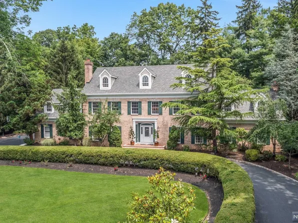 1 Spruce Hollow Rd, Upper Saddle River, NJ 07458