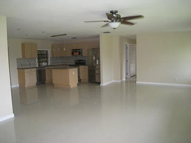 6291 SW 188th Ave — Photo 2