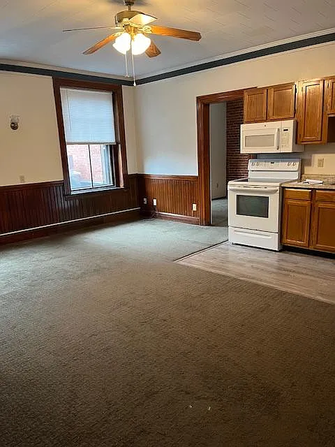 39 Pleasant St — Photo 2