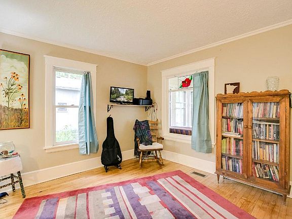 5th image of 3853 38th Ave S