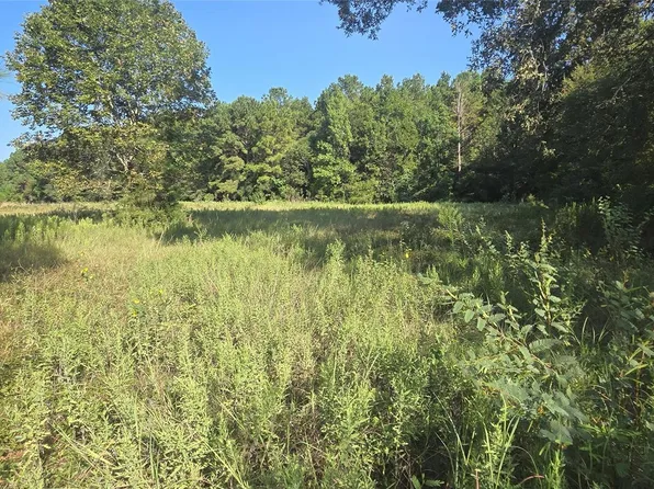 19 Whispering Pines Rd, New Waverly, TX 77358