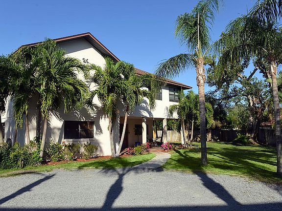 3rd image of 8720 Sea Shell Ln