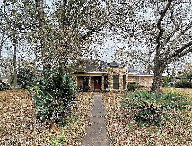 1st image of 3225 Ashwood Dr