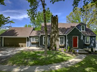 2 NE 43rd St, Kansas City, MO 64116