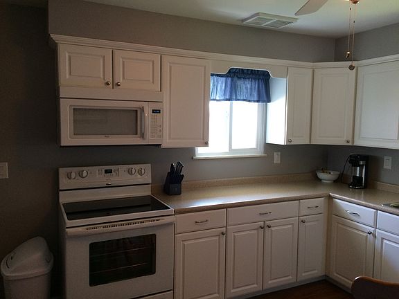 3rd image of 864 E Main St