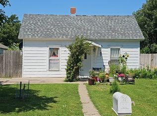 811 Minneola Rd, Dodge City, KS 67801