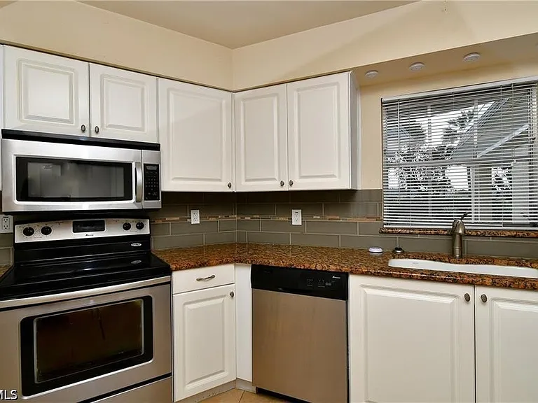 9 Park Lane Cir — Photo 11