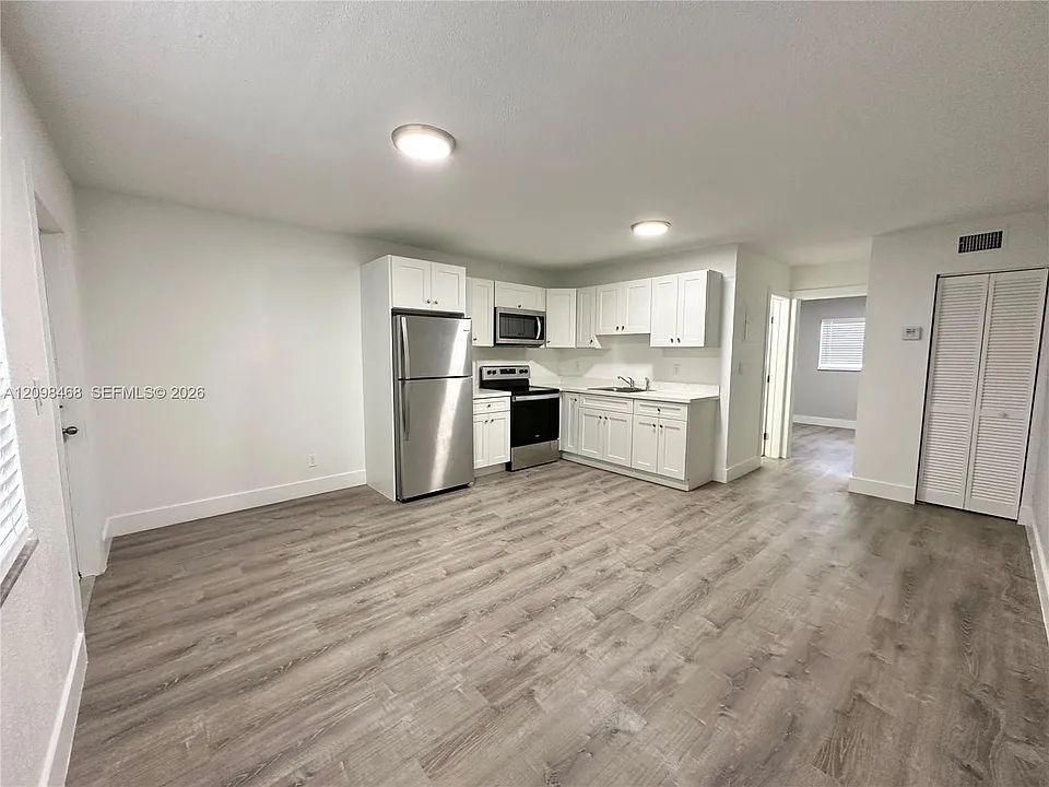 3616 NE 11th Ave #6