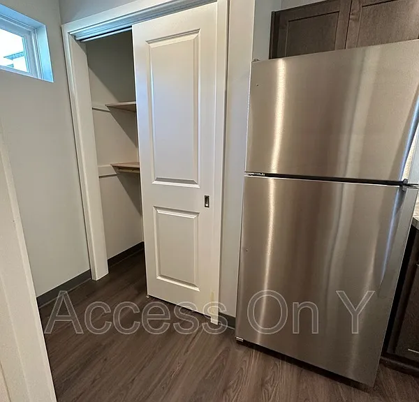 2340 Y St #8 — Photo 5