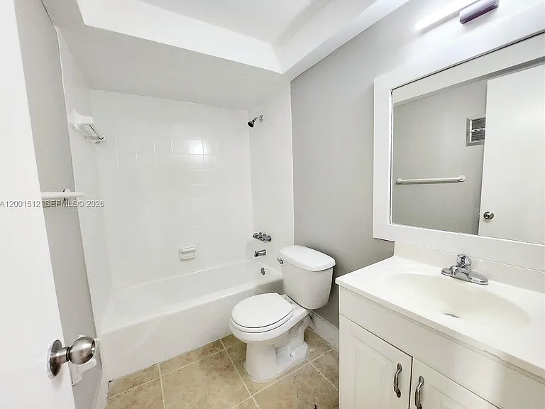 335 SW 20th St #9 — Photo 12