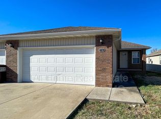 1943 S Bryson Cir, Springfield, MO 65807