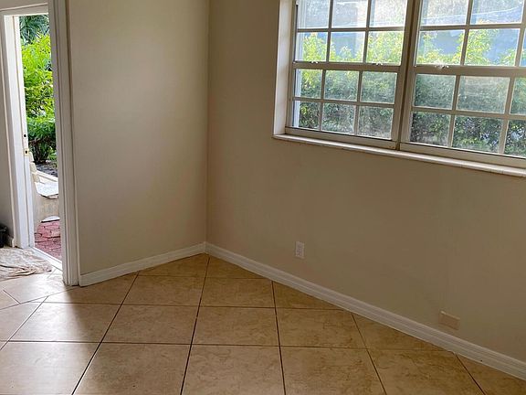 2nd image of 2300 NE 5th Ave #3