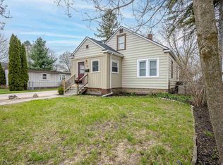 1501 Suncrist St, Midland, MI 48640