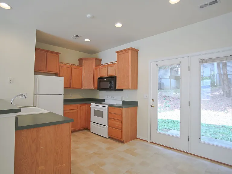 1811 Webland Ter — Photo 3