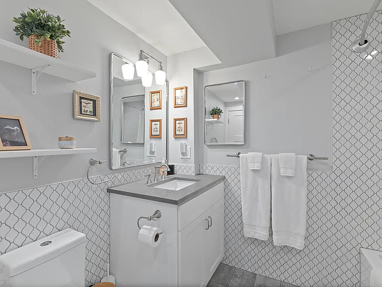 2061 NW Kearney St — Photo 14