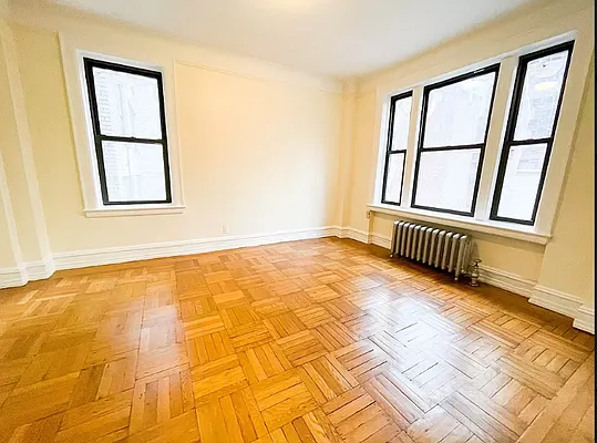 Rented by Manhattan Realty Group | media 2