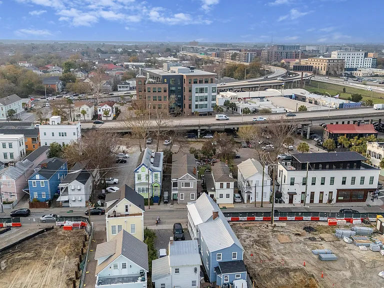 66 Line St #B — Photo 28