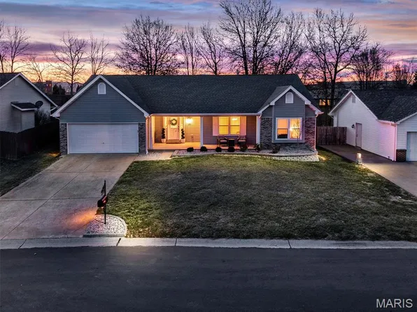 35 Bay Hill Dr, O'Fallon, MO 63366