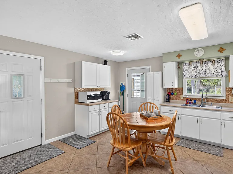 17391 Rewis Rd — Photo 8