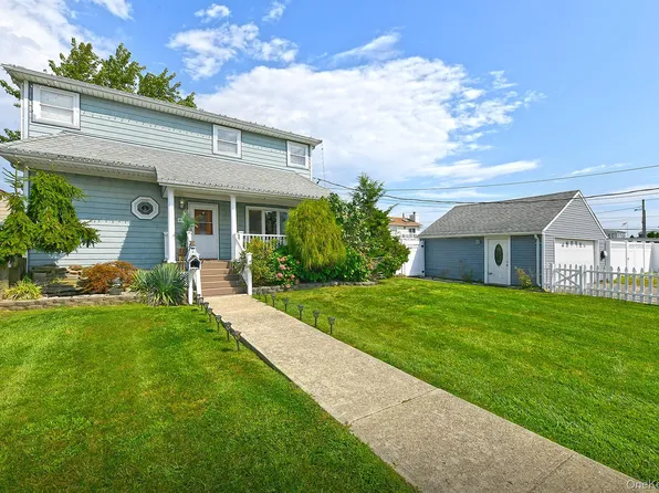 48 Lake Street, Lindenhurst, NY 11757
