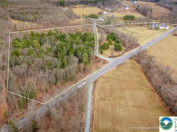 30 Lime Kiln Dr W, Andreas, PA 18211