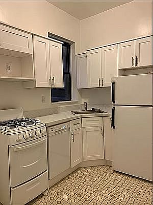 3rd image of 208 W 80th St APT 5D