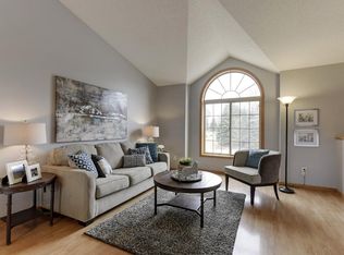 941 Trail Ct, Eagan, MN 55123