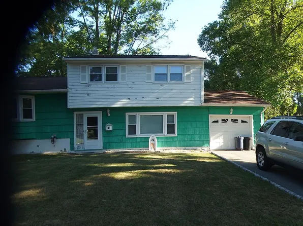 14 Carol Pl, Pequannock, NJ 07440