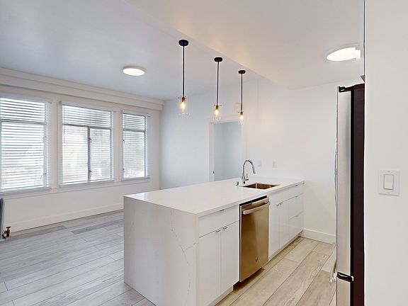 3rd image of 1803 California St #102