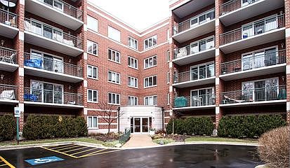 1st image of 5320 N Lowell Ave APT 303