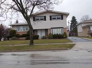 7636 Beckwith Rd, Morton Grove, IL 60053