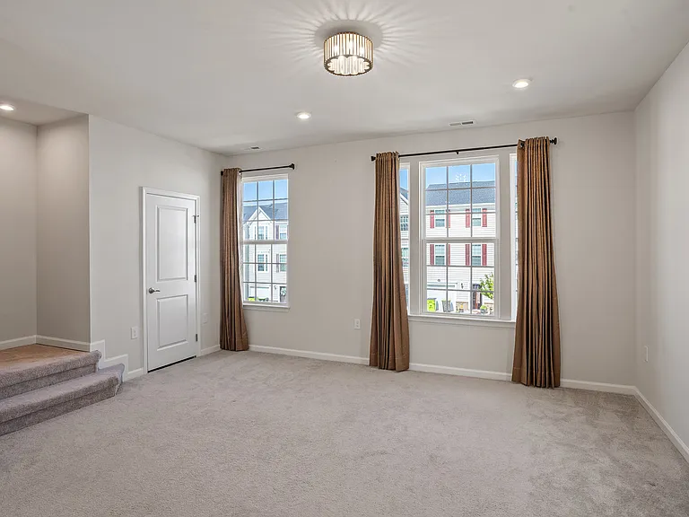 915 Romeria Dr — Photo 28