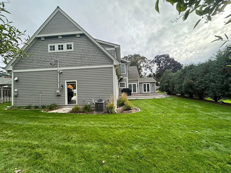 112 Oakwood Rd — Photo 6
