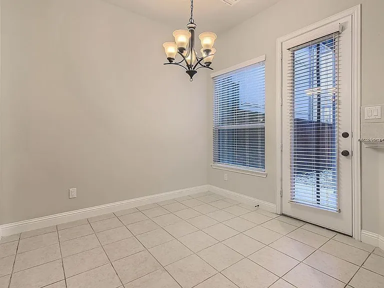 4113 Broadway Ave — Photo 7