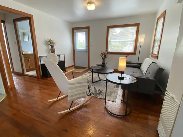105 1/2 N Elmwood Ave, Traverse City, MI 49684