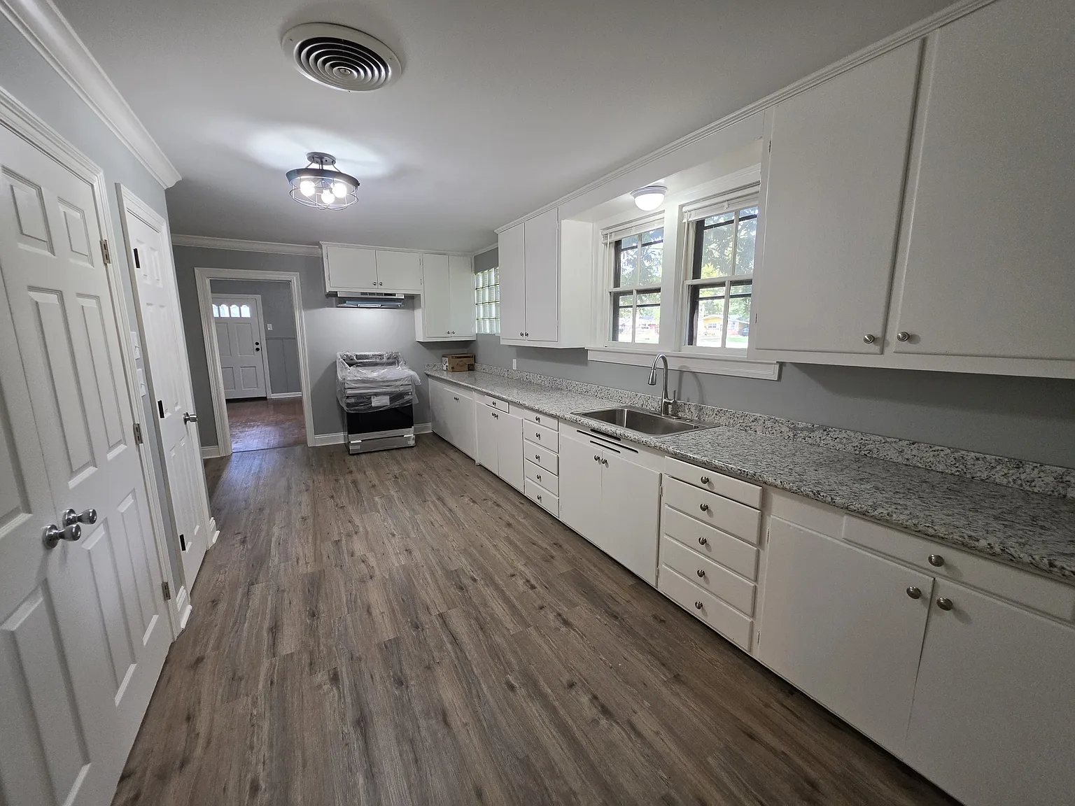 3 bed, 1500 sqft, $1,430 — Photo 1