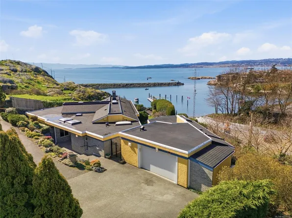 312 Clifton Ter, Esquimalt, BC V9A 5X9